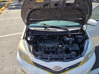 2013 Toyota Yaris LE - miniatura 15
