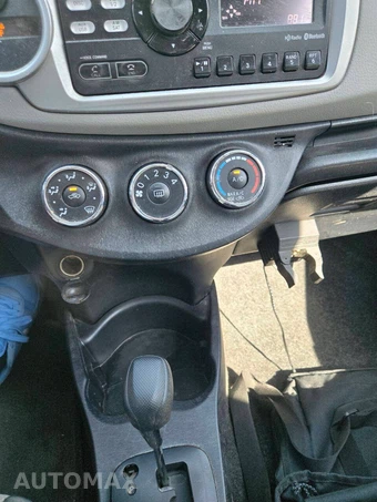 2013 Toyota Yaris LE - miniatura 17