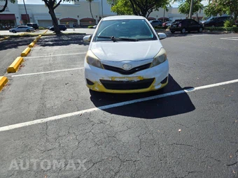 2013 Toyota Yaris LE - miniatura 3