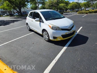 2013 Toyota Yaris LE - miniatura 4