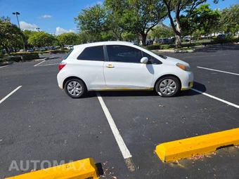 2013 Toyota Yaris LE - miniatura 5