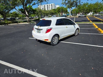 2013 Toyota Yaris LE - miniatura 6
