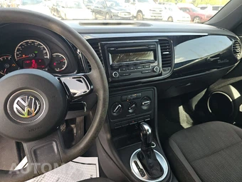 2013 Volkswagen Beetle 2.5L Entry Hatchback – miniatura 11