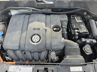2013 Volkswagen Beetle 2.5L Entry Hatchback – miniatura 16