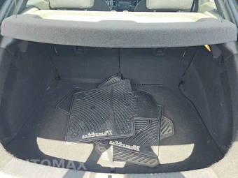 2013 Volkswagen Beetle 2.5L Entry Hatchback – miniatura 17