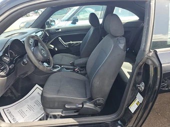 2013 Volkswagen Beetle 2.5L Entry Hatchback – miniatura 7