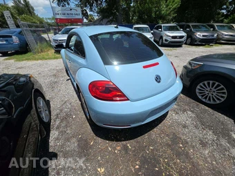 2013 Volkswagen Beetle 2.5L Hatchback - miniatura 2