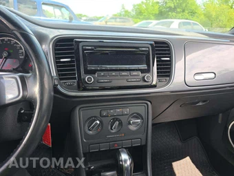 2013 Volkswagen Beetle 2.5L Hatchback – miniatura 10