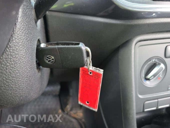 2013 Volkswagen Beetle 2.5L Hatchback – miniatura 8