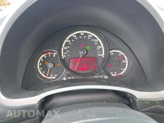 2013 Volkswagen Beetle 2.5L Hatchback – miniatura 9