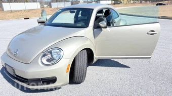 2013 Volkswagen Beetle 2.5L Hatchback – miniatura 13