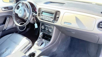 2013 Volkswagen Beetle 2.5L Hatchback – miniatura 20