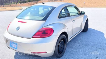 2013 Volkswagen Beetle 2.5L Hatchback – miniatura 23