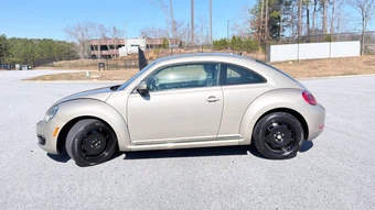 2013 Volkswagen Beetle 2.5L Hatchback – miniatura 26