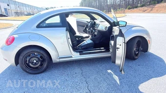2013 Volkswagen Beetle 2.5L Hatchback – miniatura 6