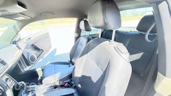 2013 Volkswagen Beetle 2.5L Hatchback – miniatura 9
