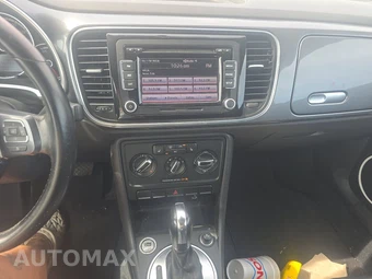 2013 Volkswagen Beetle 2.5L Hatchback w/Sunroof - miniatura 11