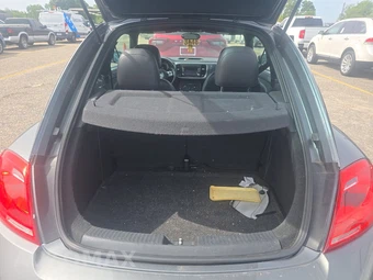 2013 Volkswagen Beetle 2.5L Hatchback w/Sunroof - miniatura 16