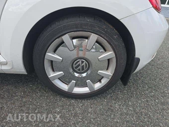 2013 Volkswagen Beetle Convertible 2.5L – miniatura 20