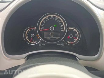 2013 Volkswagen Beetle Convertible 2.5L – miniatura 6