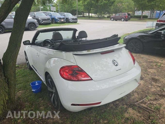 2013 Volkswagen Beetle Convertible Turbo – miniatura 2