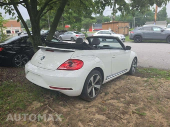 2013 Volkswagen Beetle Convertible Turbo – miniatura 3