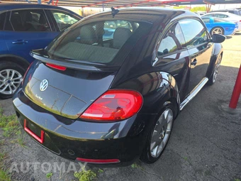 2013 Volkswagen Beetle Turbo Fender Edition Hatchback - miniatura 3