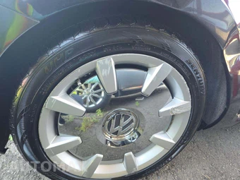 2013 Volkswagen Beetle Turbo Fender Edition Hatchback - miniatura 30