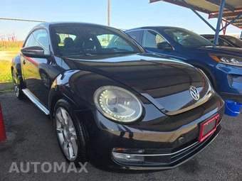 2013 Volkswagen Beetle Turbo Fender Edition Hatchback - miniatura 4