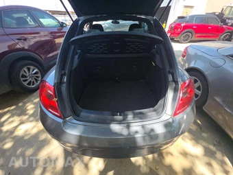 2013 Volkswagen Beetle Turbo Hatchback – miniatura 14