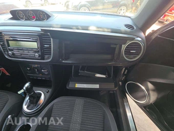 2013 Volkswagen Beetle Turbo Hatchback – miniatura 19