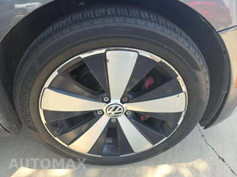 2013 Volkswagen Beetle Turbo Hatchback – miniatura 23