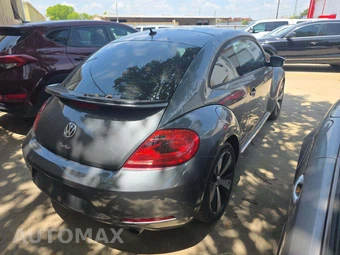 2013 Volkswagen Beetle Turbo Hatchback – miniatura 3