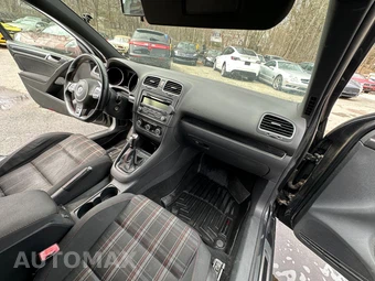 2013 Volkswagen GTI Wolfsburg Edition - miniatura 13