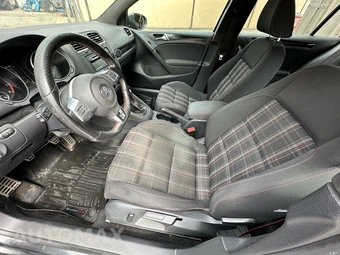 2013 Volkswagen GTI Wolfsburg Edition - miniatura 18