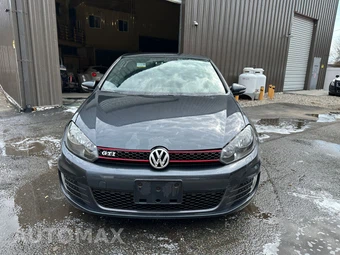 2013 Volkswagen GTI Wolfsburg Edition - miniatura 2