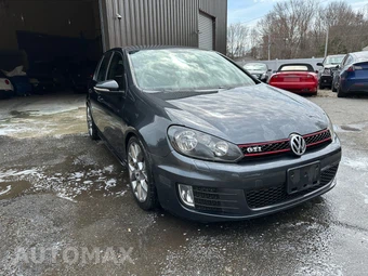 2013 Volkswagen GTI Wolfsburg Edition - miniatura 3
