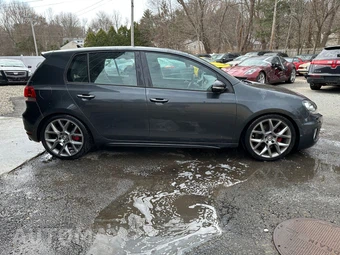 2013 Volkswagen GTI Wolfsburg Edition - miniatura 4