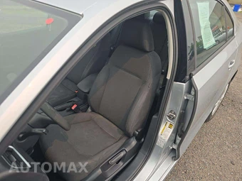 2013 Volkswagen Jetta S Sedan – miniatura 3