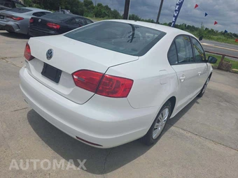 2013 Volkswagen Jetta S Sedan – miniatura 3