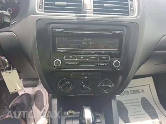2013 Volkswagen Jetta S Sedan – miniatura 9