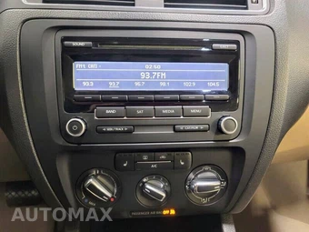 2013 Volkswagen Jetta SE Sedan - miniatura 10