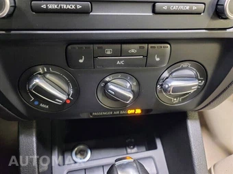 2013 Volkswagen Jetta SE Sedan - miniatura 12