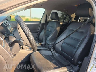 2013 Volkswagen Jetta TDI Sedan - miniatura 3