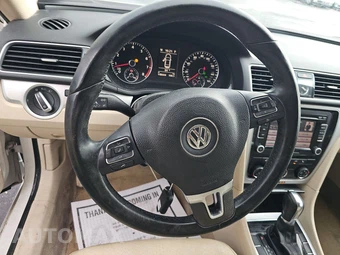 2013 Volkswagen Passat 2.5L SE – miniatura 10