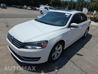 2013 Volkswagen Passat 2.5L SE w/Sunroof & Navigation