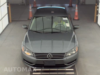 2013 Volkswagen Passat 2.5L Wolfsburg Edition – miniatura 2