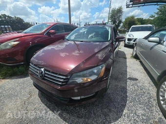 2013 Volkswagen Passat TDI SE w/Sunroof & Navigation