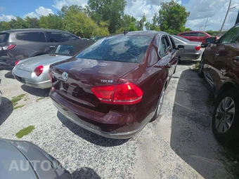 2013 Volkswagen Passat TDI SE w/Sunroof & Navigation - miniatura 3