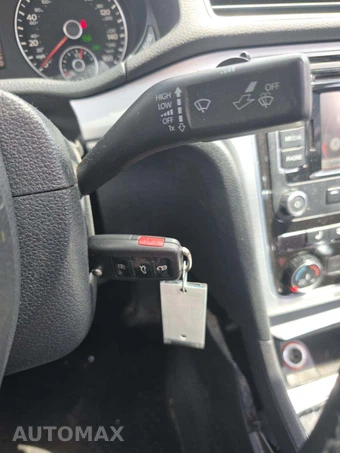 2013 Volkswagen Passat TDI SE w/Sunroof & Navigation - miniatura 8